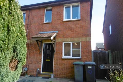 2 bedroom terraced house to rent, Dickens Court, Biggleswade, SG18