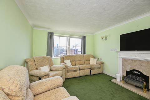 2 bedroom flat for sale, Hengist Court, Marsham Street, Maidstone, Kent, ME14