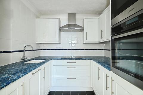 2 bedroom flat for sale, Hengist Court, Marsham Street, Maidstone, Kent, ME14
