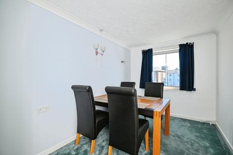 2 bedroom flat for sale, Hengist Court, Marsham Street, Maidstone, Kent, ME14