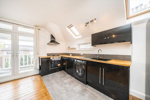 2 bedroom flat to rent, Thornton Avenue, London SW2