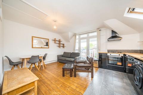 2 bedroom flat to rent, Thornton Avenue, London SW2