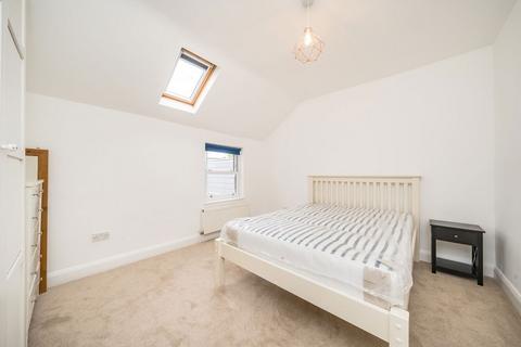 2 bedroom flat to rent, Thornton Avenue, London SW2