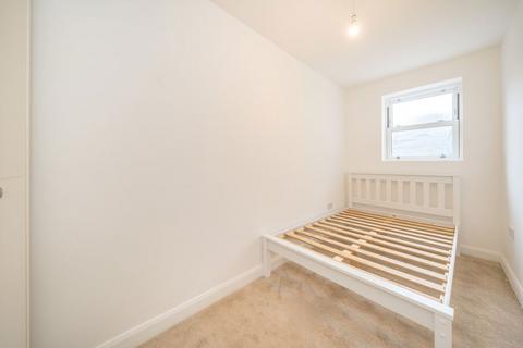 2 bedroom flat to rent, Thornton Avenue, London SW2