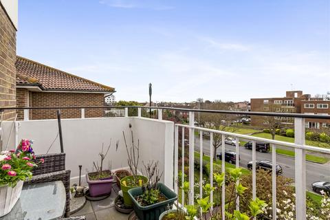 2 bedroom flat for sale, Grand Avenue, Worthing