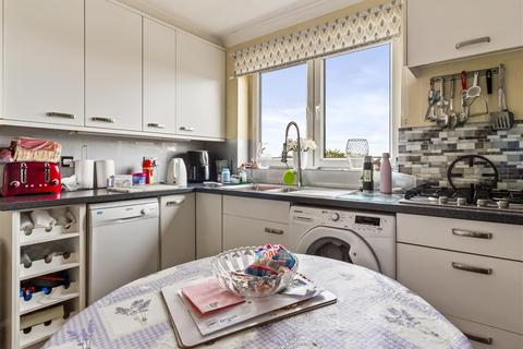 2 bedroom flat for sale, Grand Avenue, Worthing