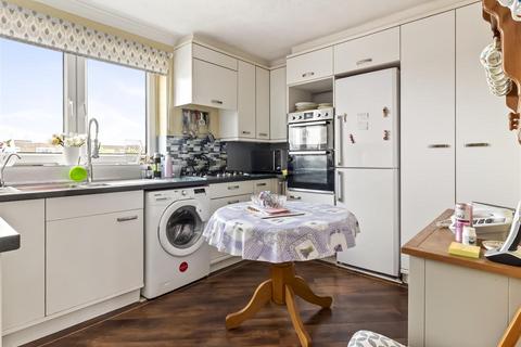 2 bedroom flat for sale, Grand Avenue, Worthing