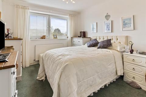 2 bedroom flat for sale, Grand Avenue, Worthing
