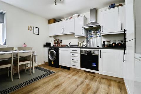 2 bedroom ground floor flat for sale, Wyncliffe Gardens, CARDIFF