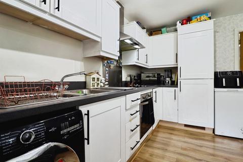 2 bedroom ground floor flat for sale, Wyncliffe Gardens, CARDIFF