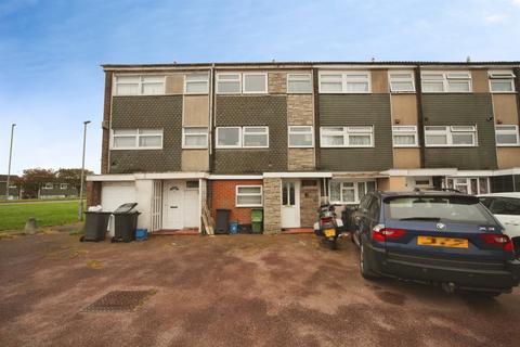 4 bedroom townhouse for sale, Axe Close, Luton