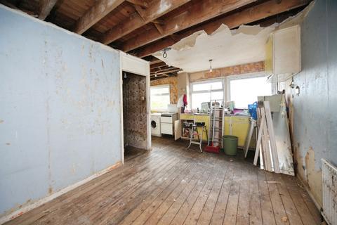 4 bedroom townhouse for sale, Axe Close, Luton