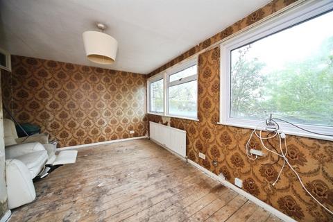 4 bedroom townhouse for sale, Axe Close, Luton
