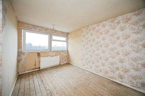 4 bedroom townhouse for sale, Axe Close, Luton