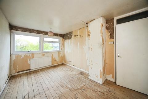 4 bedroom townhouse for sale, Axe Close, Luton