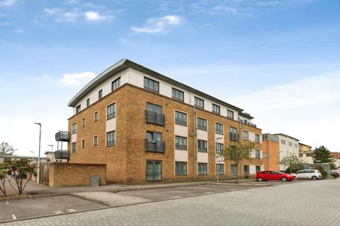 2 bedroom flat for sale, Pond Road, Farnborough, GU14