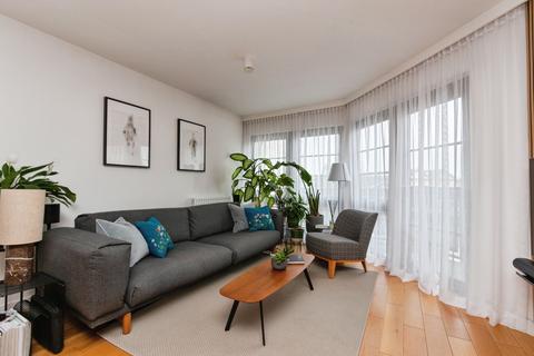 2 bedroom flat for sale, Pond Road, Farnborough, GU14