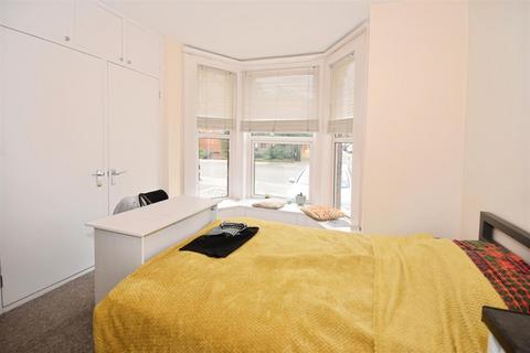 Studio to rent, Worple Road, Wimbledon SW19