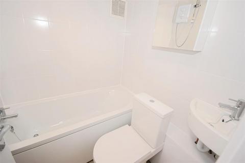 Studio to rent, Worple Road, Wimbledon SW19