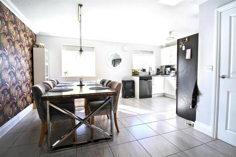 3 bedroom townhouse for sale, Overstrand Way, Sprowston, Norwich