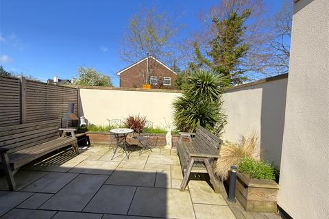 1 bedroom apartment for sale, Dunstall Road, Burton-On-Trent DE13