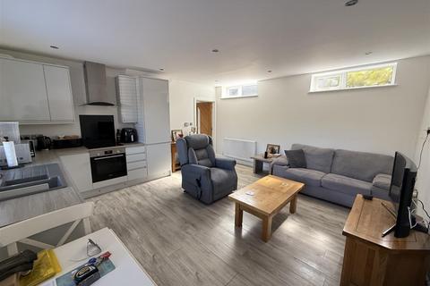 1 bedroom apartment for sale, Dunstall Road, Burton-On-Trent DE13