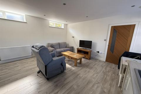 1 bedroom apartment for sale, Dunstall Road, Burton-On-Trent DE13