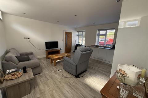 1 bedroom apartment for sale, Dunstall Road, Burton-On-Trent DE13