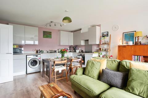2 bedroom apartment for sale, Somerville Crescent, Redhill