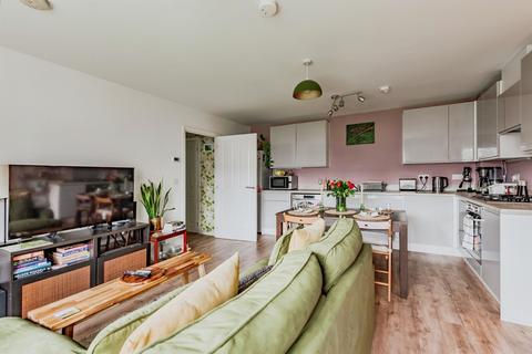2 bedroom apartment for sale, Somerville Crescent, Redhill