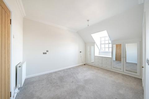 2 bedroom retirement property for sale, Farmery Court, Castle Village, Berkhamsted, Hertfordshire, HP4