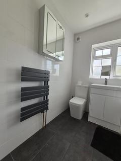 2 bedroom flat to rent, Waverley Court, EN2