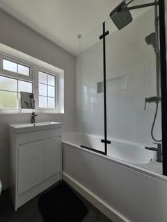 2 bedroom flat to rent, Waverley Court, EN2