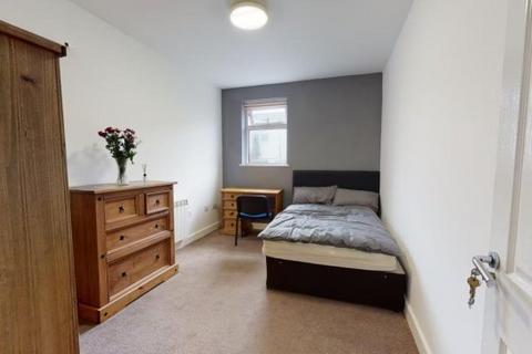 4 bedroom house share to rent, Whitfield house