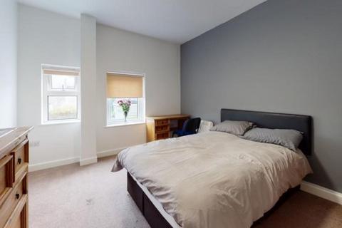 4 bedroom house share to rent, Whitfield house