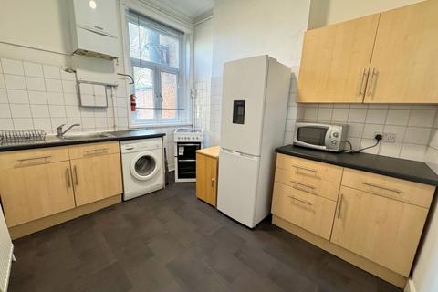 3 bedroom flat to rent, TURNPIKE LANE, N8
