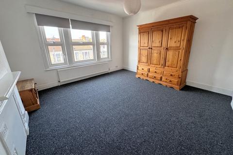 3 bedroom flat to rent, TURNPIKE LANE, N8