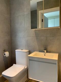 Studio to rent, The Grove, Finchley Central N3