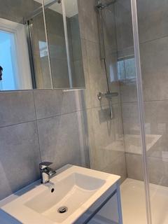 Studio to rent, The Grove, Finchley Central N3