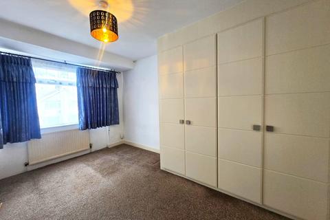 3 bedroom semi-detached house to rent, The Drive, Feltham, Middlesex, TW14