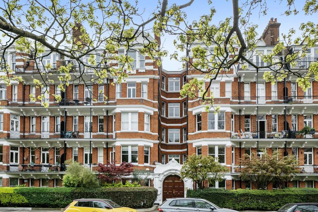 Sw11 Prince of Wales Drive, London, SW11 2 bed flat for sale - £800,000