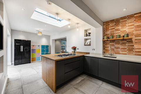 4 bedroom end of terrace house for sale, Cannon Court Road, Maidenhead, Berkshire, SL6