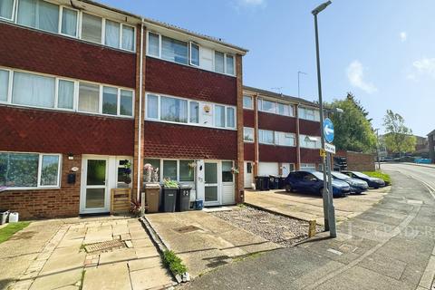 3 bedroom terraced house to rent, Falconers Road, Luton, Bedfordshire, LU2