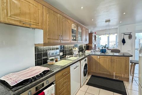 3 bedroom terraced house to rent, Falconers Road, Luton, Bedfordshire, LU2