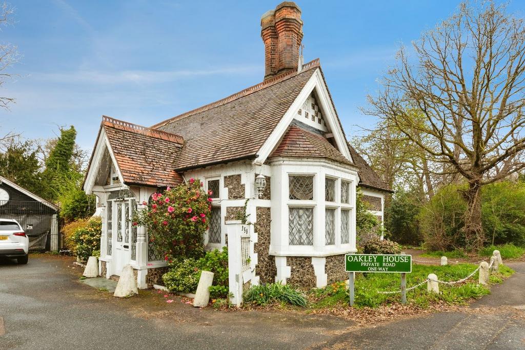 Detached house exterior, driveway, garden