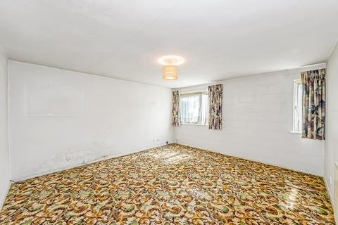 2 bedroom ground floor flat for sale, Chingford Avenue, Chingford