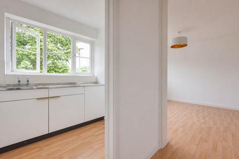 Studio for sale, Boleyn Way, Barnet