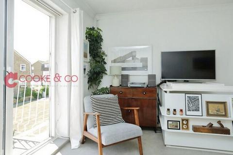 2 bedroom maisonette to rent, Cheviot Court, Broadstairs, CT10 1DS