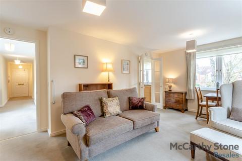 2 bedroom apartment for sale, Rowleys Court, Sandhurst Street, Oadby, Leicester