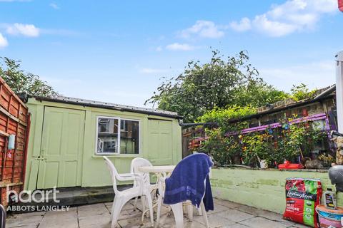 3 bedroom end of terrace house for sale, Chester Road, Watford